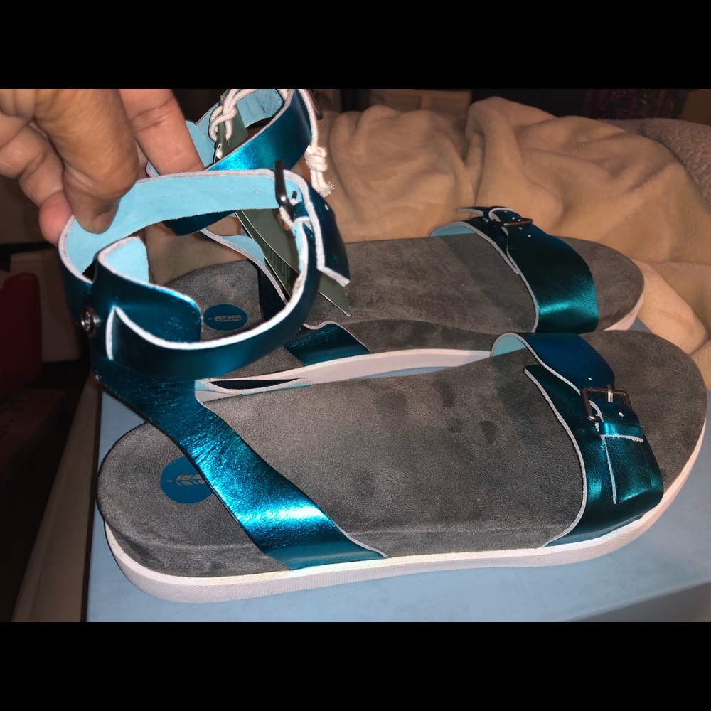 NWT REVITALIGN Athena Metallic Blue Sandal Sz 10